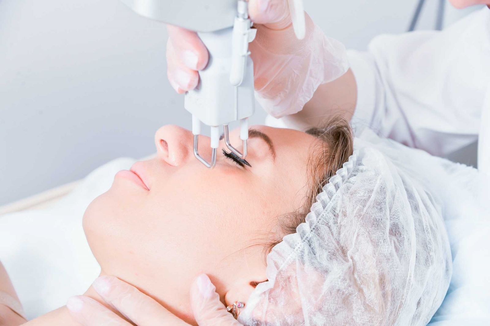 De ce șlefuirea facială cu laser este alegerea ideală pentru salonul tău